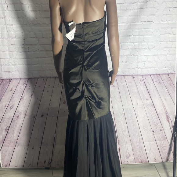 Elegant Xscape Dress by Joanna Chen - Picture 2 of 6